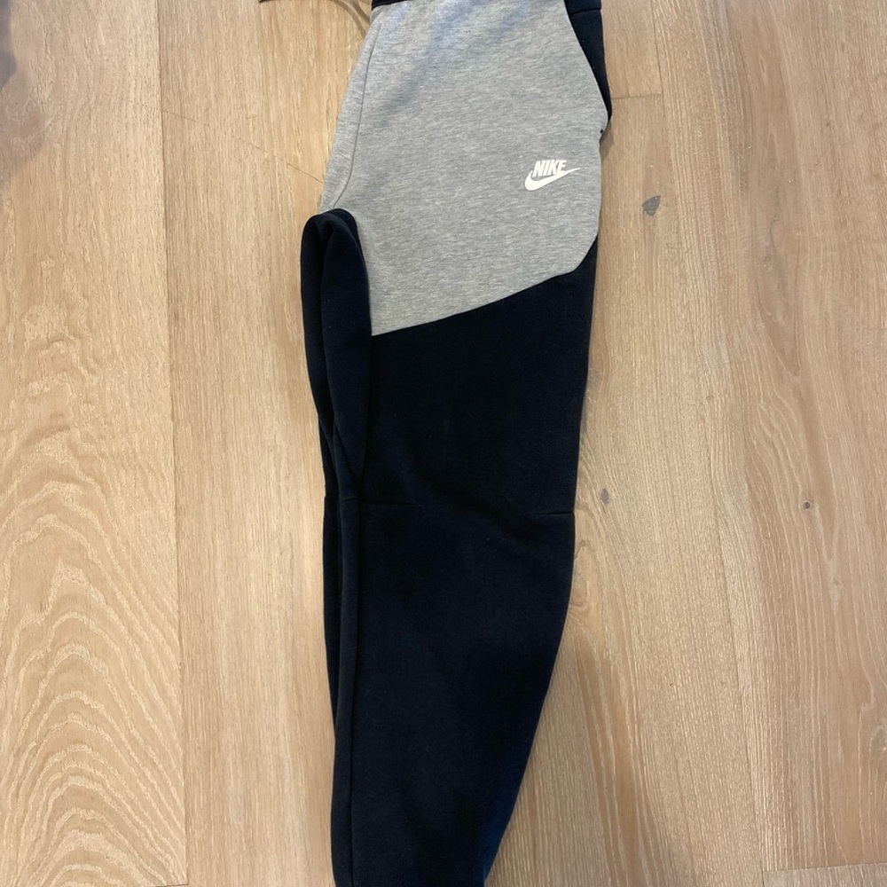 Nike Men's Gray and Black Joggers